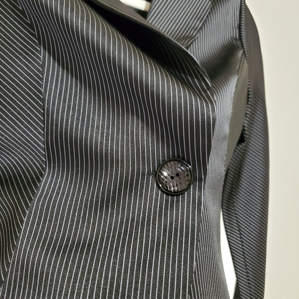 Carla Satin Effect Gray Striped Suit With Jacket and Skirt Size S - Picture 5 of 9
